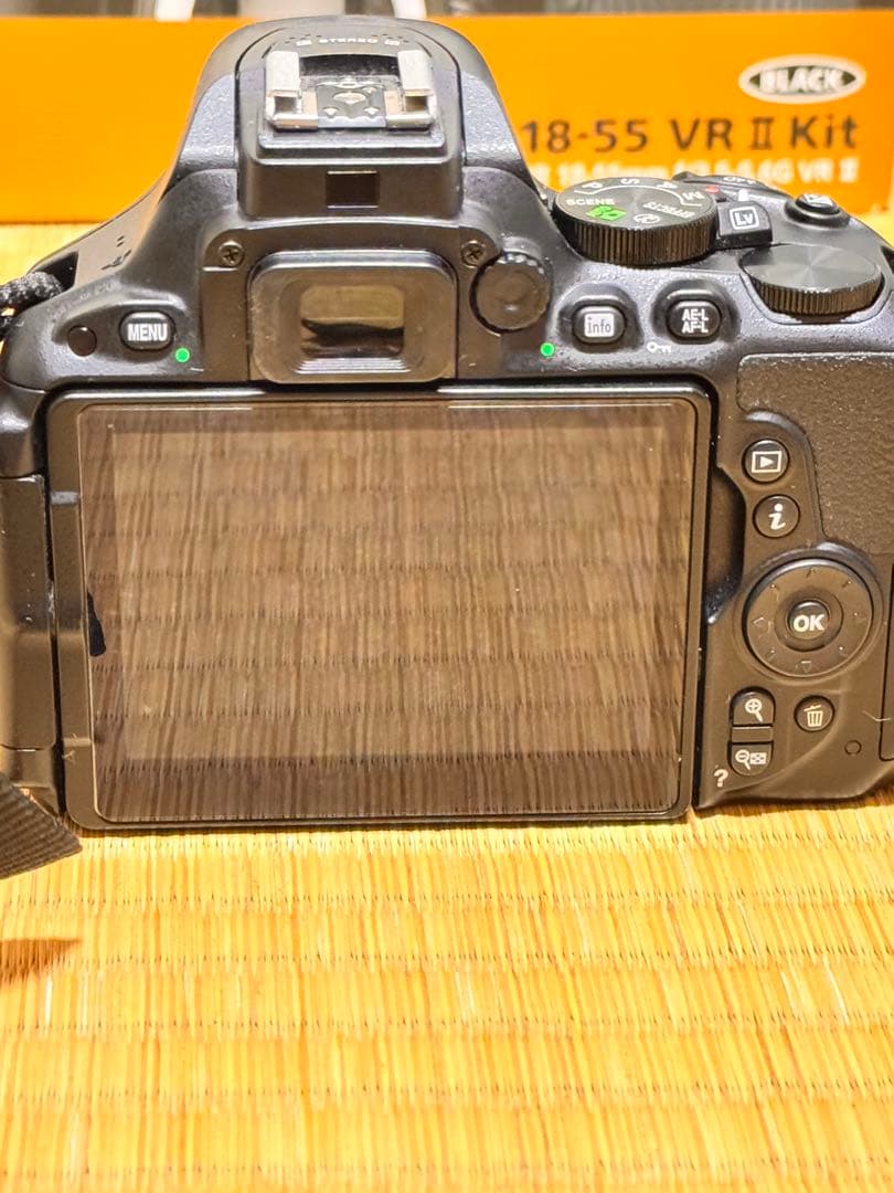 Nikon D5500 本体　D5600対応70-300mm望遠レンズ