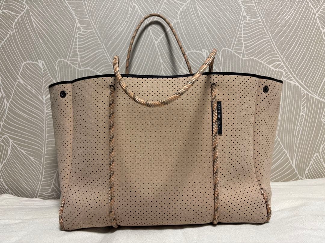 STATE OF ESCAPE ピンクベージュ マザーズバッグ　ポーチつき