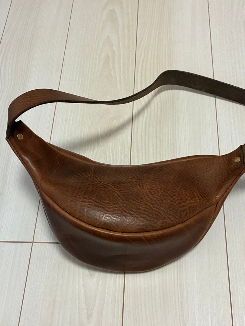 analogic ブラウンカーキ　レザーボディバッグ