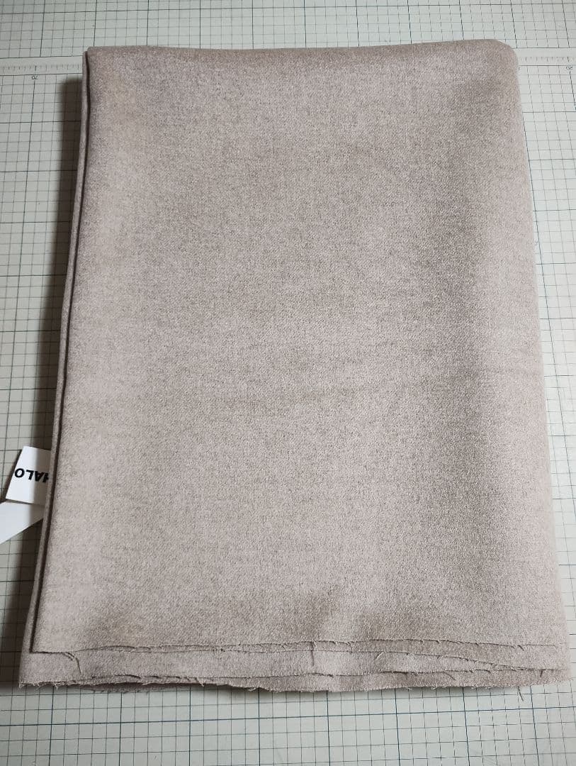 カシミヤ生地 馬と木の模様 2m