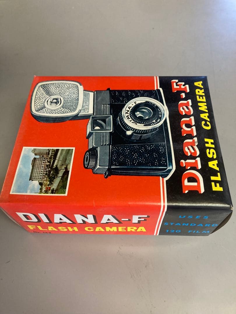 Diana-F フラッシュカメラ
