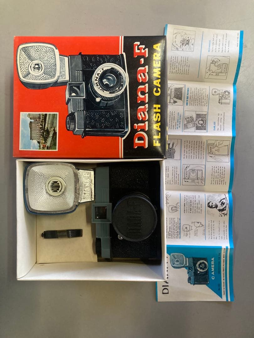 Diana-F フラッシュカメラ