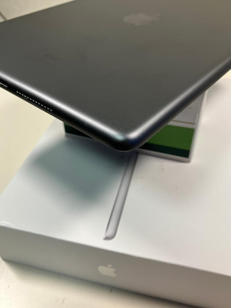 iPad 第9世代　256GB グレー　セルラー　中古品　カバーガラス付