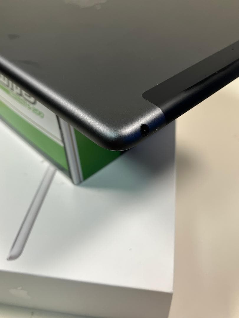 iPad 第9世代　256GB グレー　セルラー　中古品　カバーガラス付