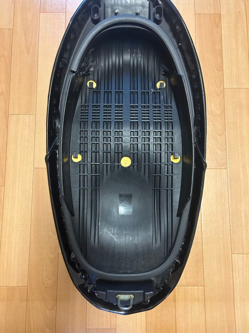 佐々木 大祐 シグナス4型バイクシート 黒 ストライプデザイン