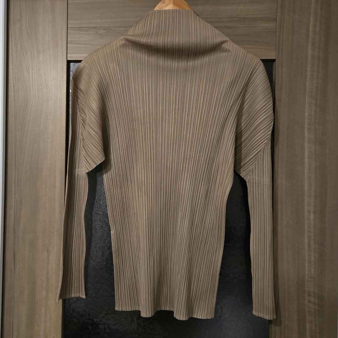 ISSEY MIYAKE PLEATS PLEASE ハイネックトップス