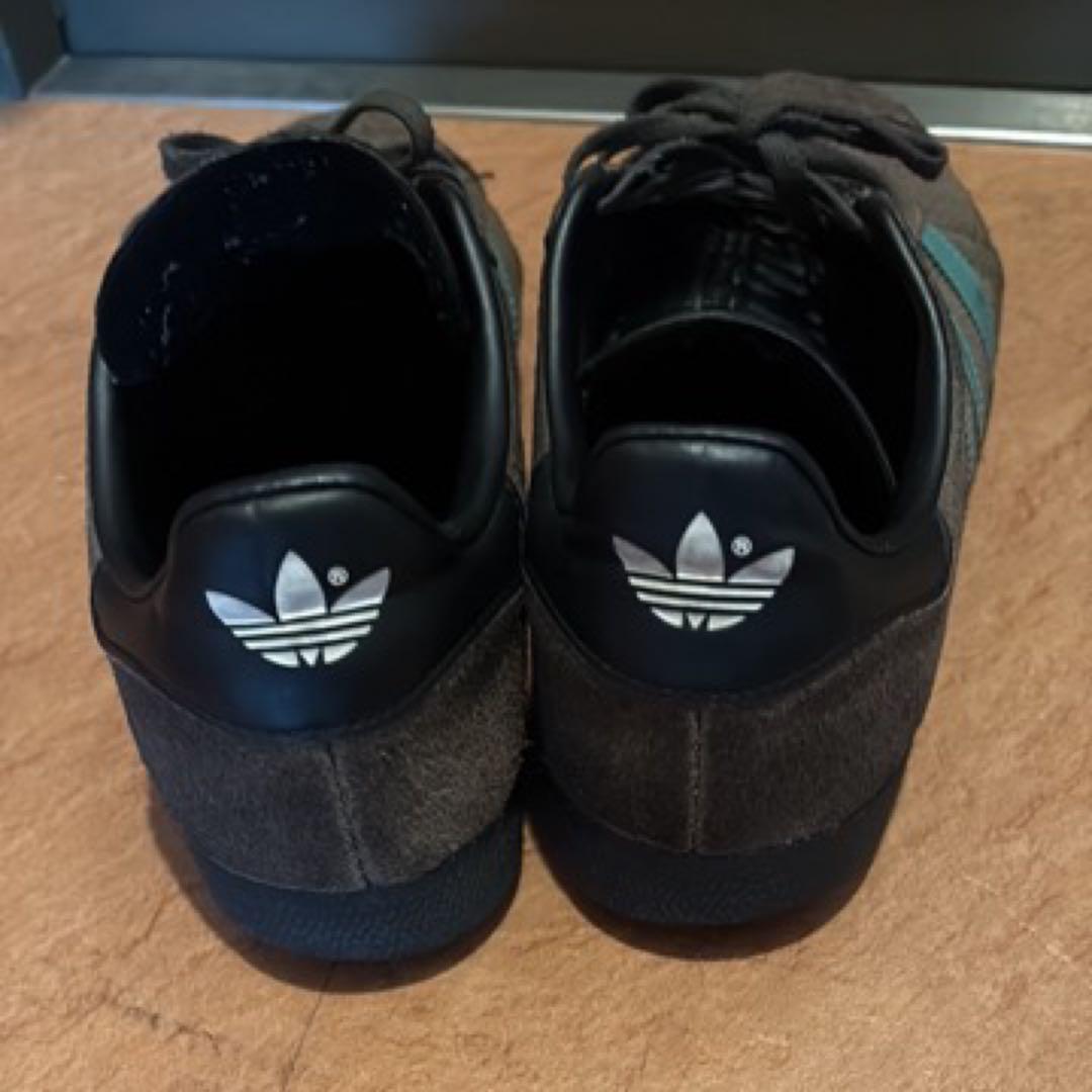 靴 adidas Gazelle \"Pantone/Core Black\"