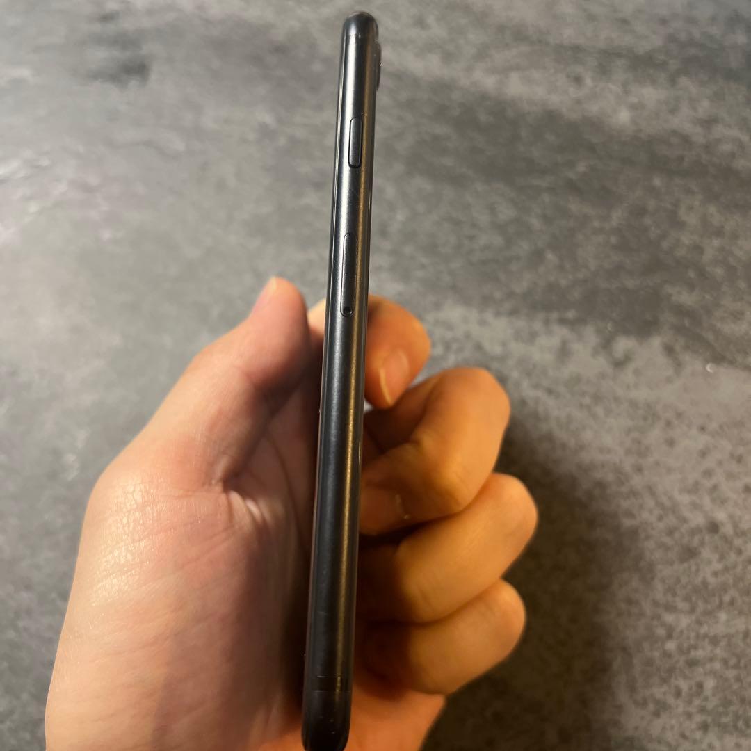 iPhone SE第二世代　ブラック　バッテリー最大容量81% 中古iPhone