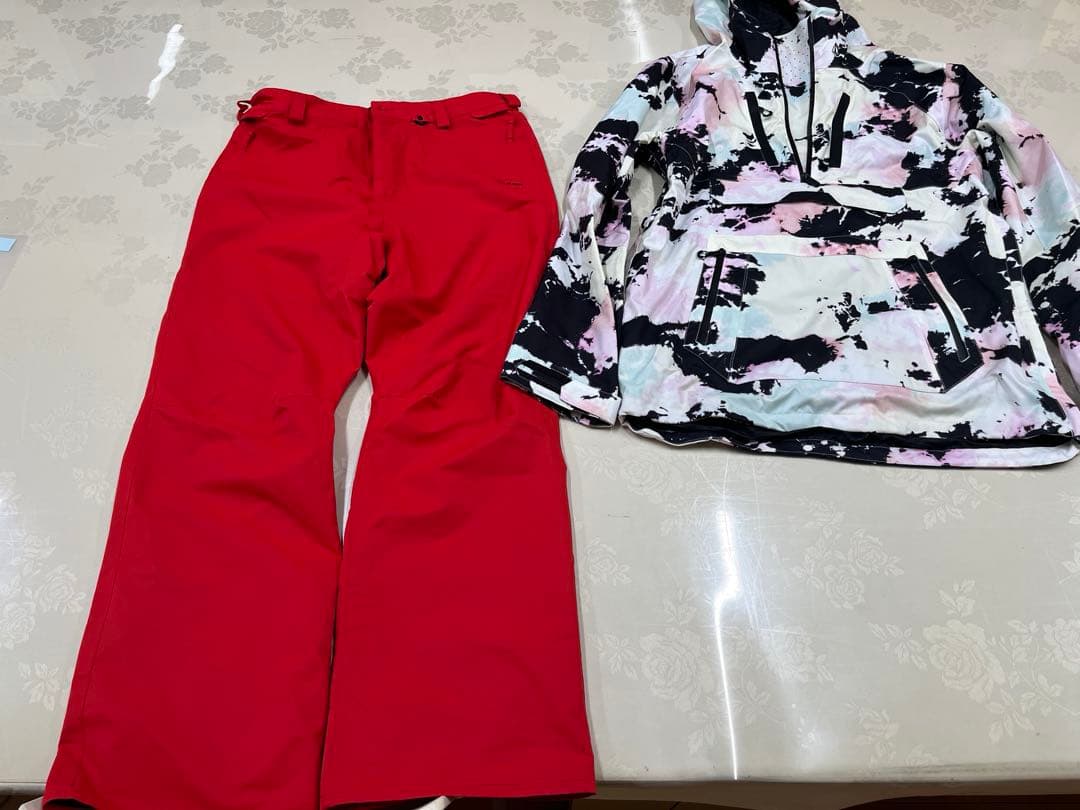 スノーボードウェア　上下セット　VOLCOM ユニセックス(新品)