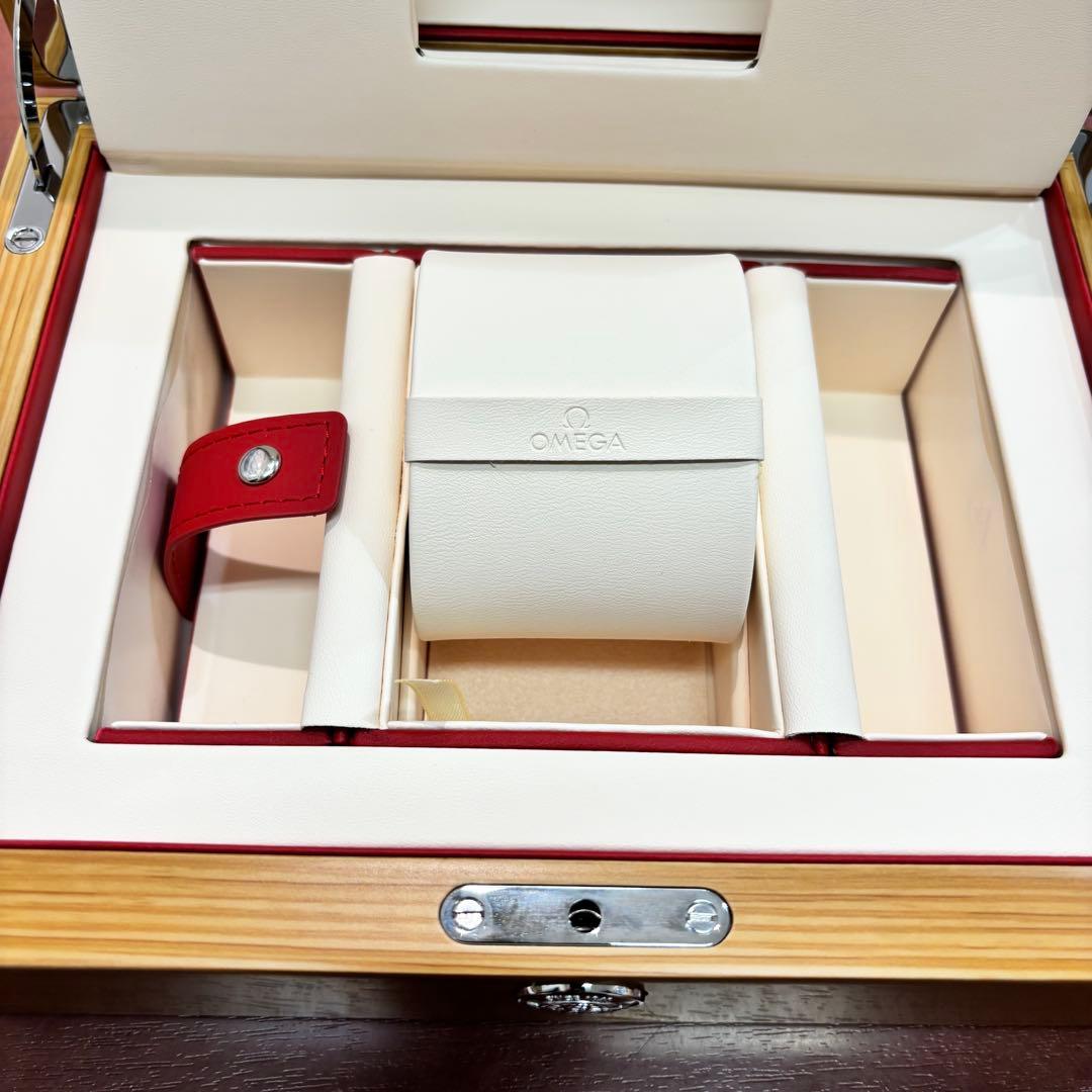 OMEGA 木製 時計ケース　シーホースピンバッチ付き
