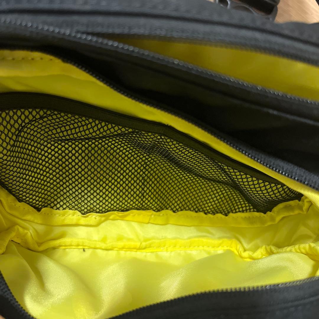 Hugoo ヒップシート ブラック　ショルダーバッグ