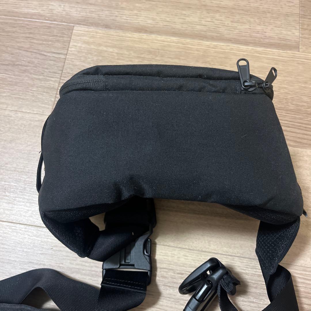 Hugoo ヒップシート ブラック　ショルダーバッグ