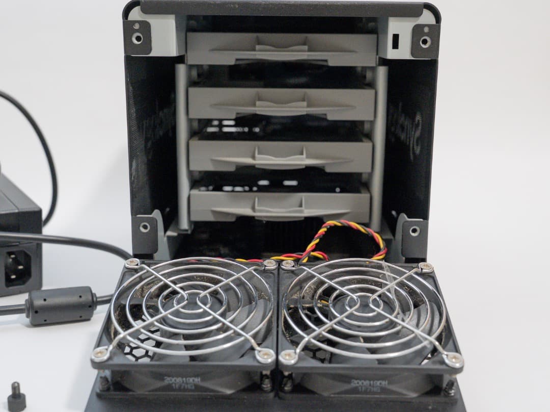 Synology DS420j NAS 本体のみ / 純正AC付 / 初期化済