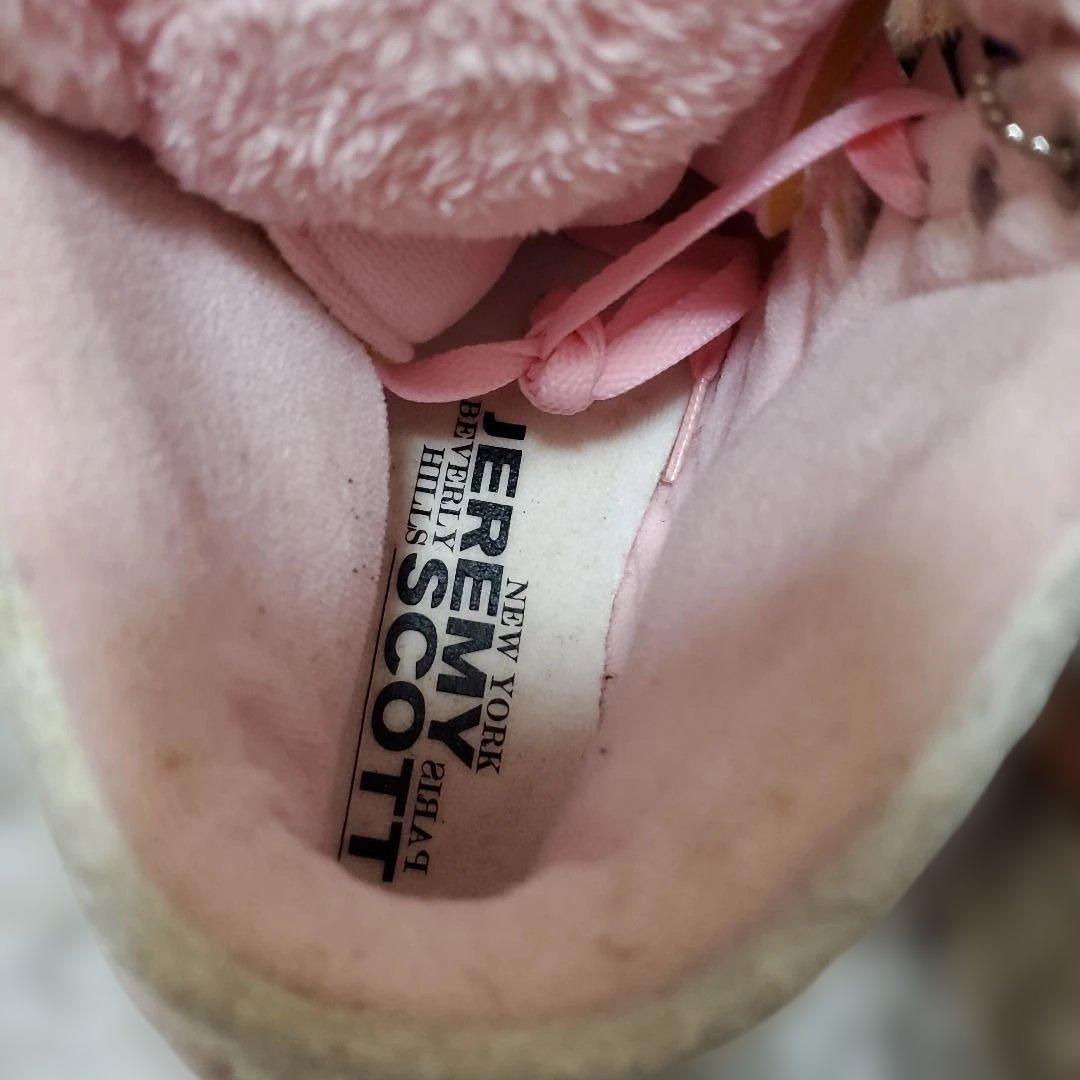 Adidasジェレミースコット クマ顔デザイン スニーカー ピンク