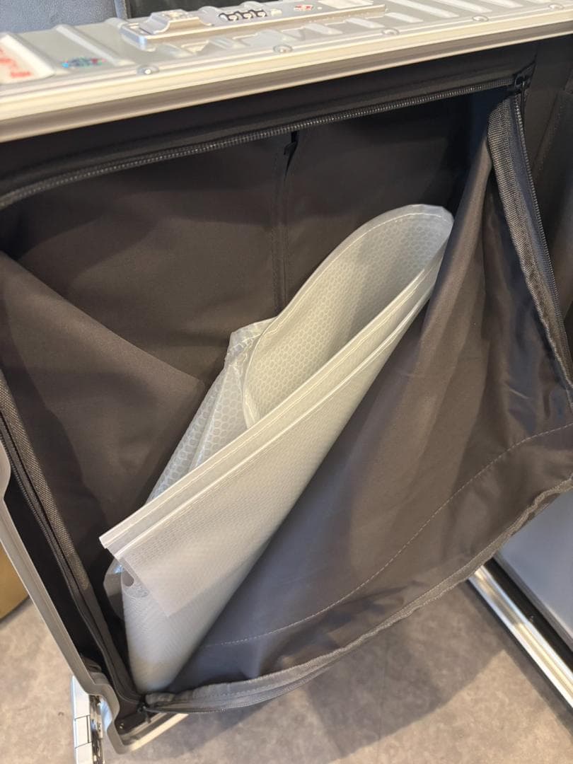 リベティ多機能キャリーケース【エナメルシルバー Sサイズ】