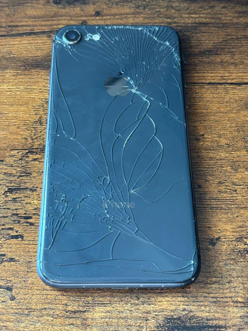 iPhone 8 Space Gray 64GB（画面・背面割れ）