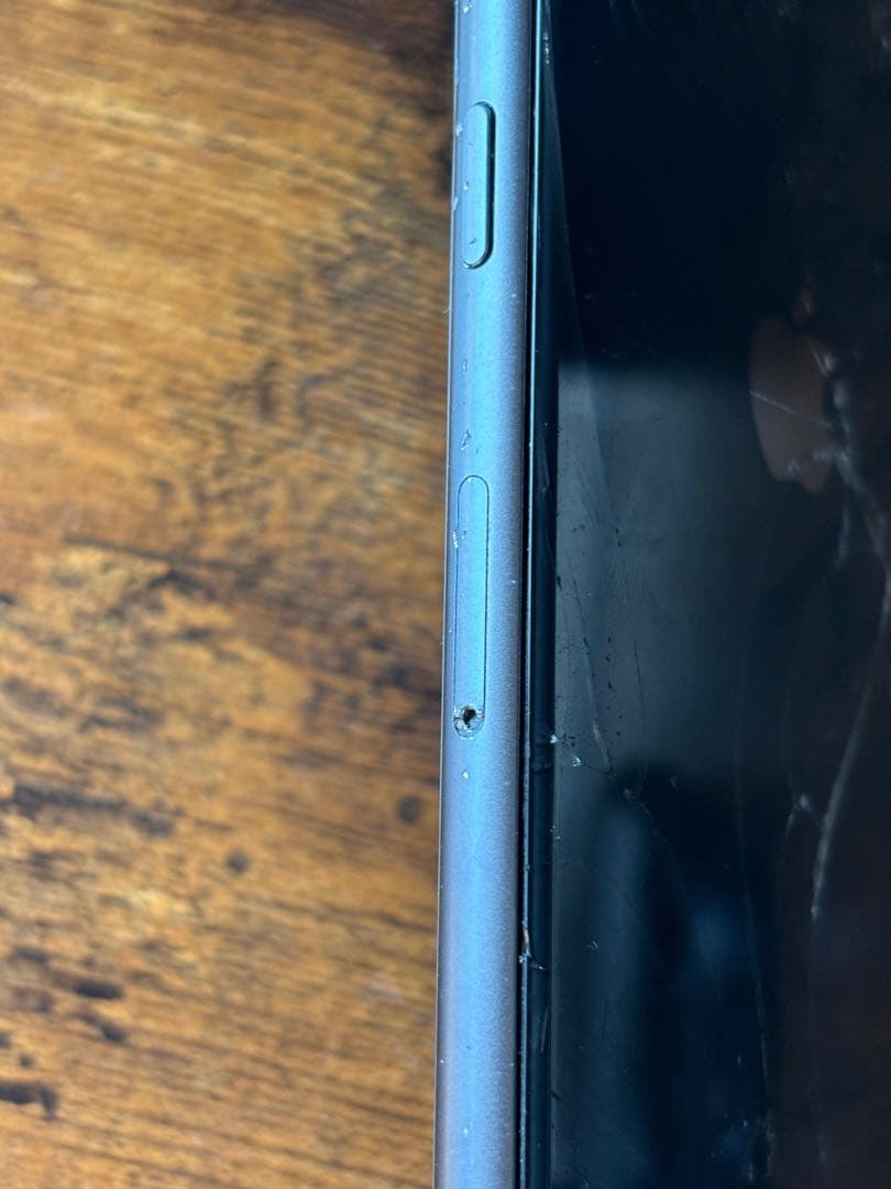 iPhone 8 Space Gray 64GB（画面・背面割れ）