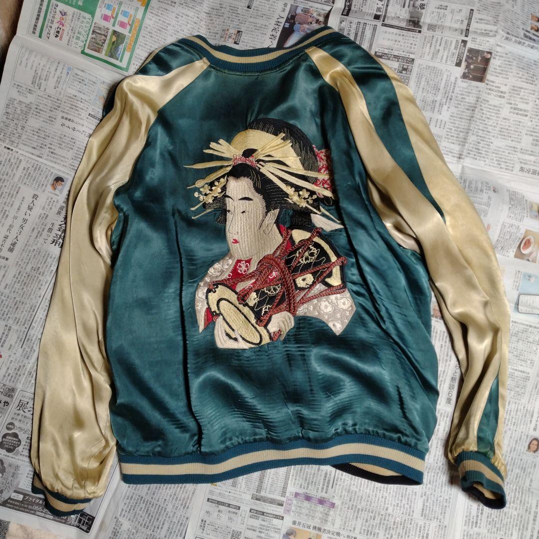 リバーシブルのスカジャンです。