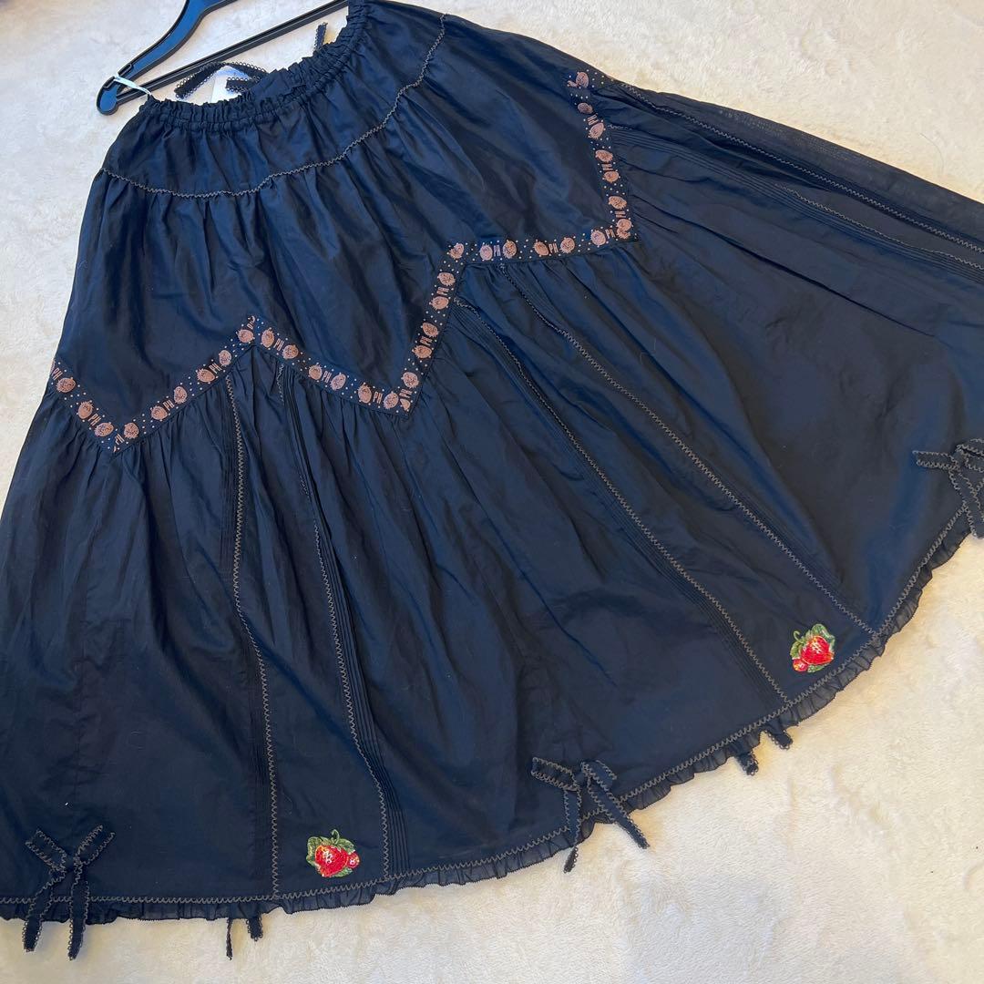ピンクハウス　いちご刺繍スカート　黒