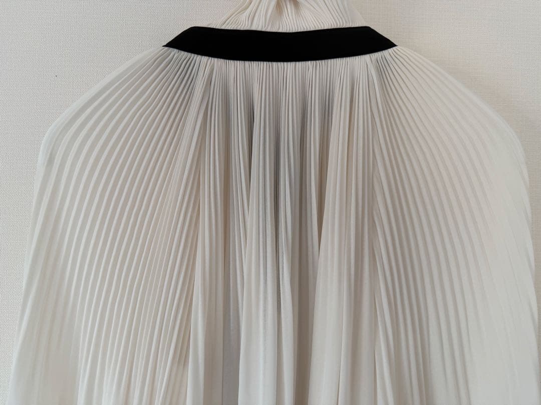 リュンヌ　プリーツ　シフォンブラウス　ブラックリボン