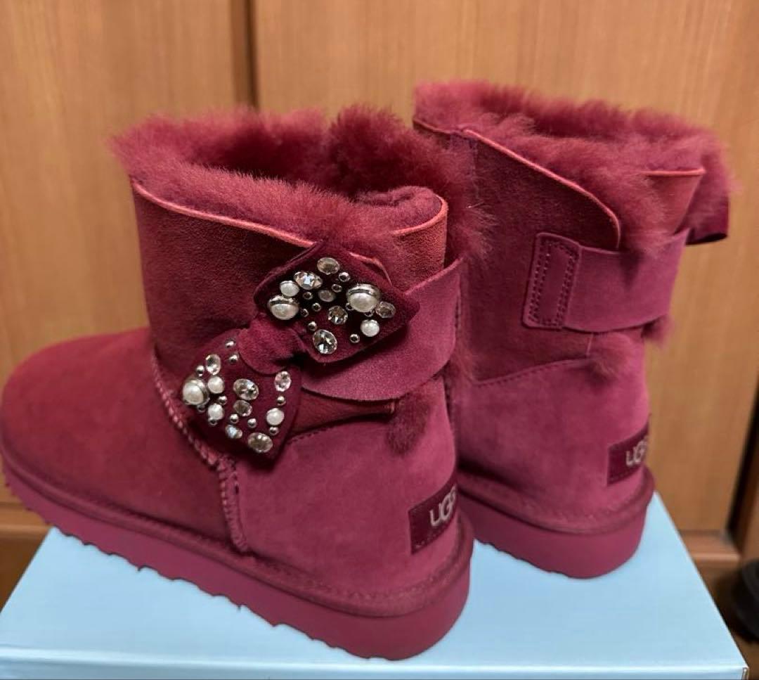 UGG バーガンディ ムートンブーツ リボン付き　美品