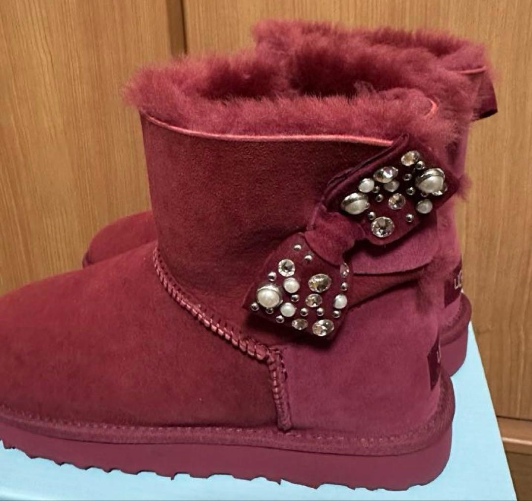 UGG バーガンディ ムートンブーツ リボン付き　美品