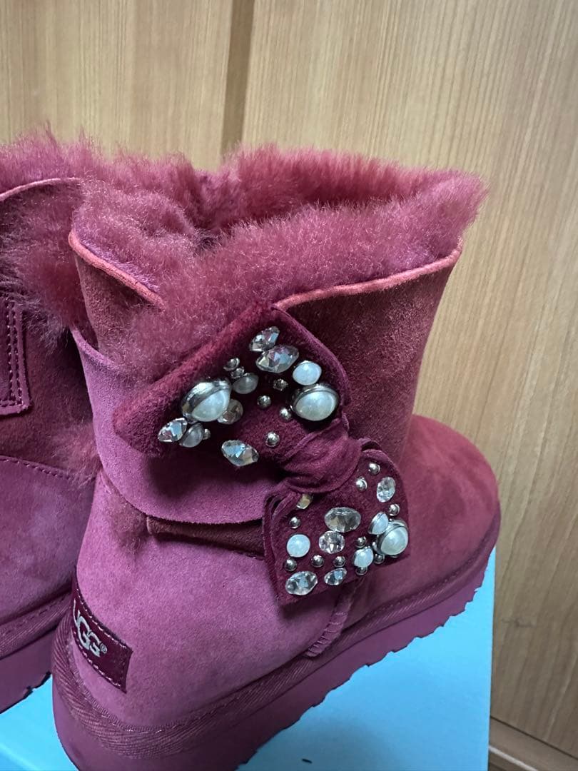 UGG バーガンディ ムートンブーツ リボン付き　美品