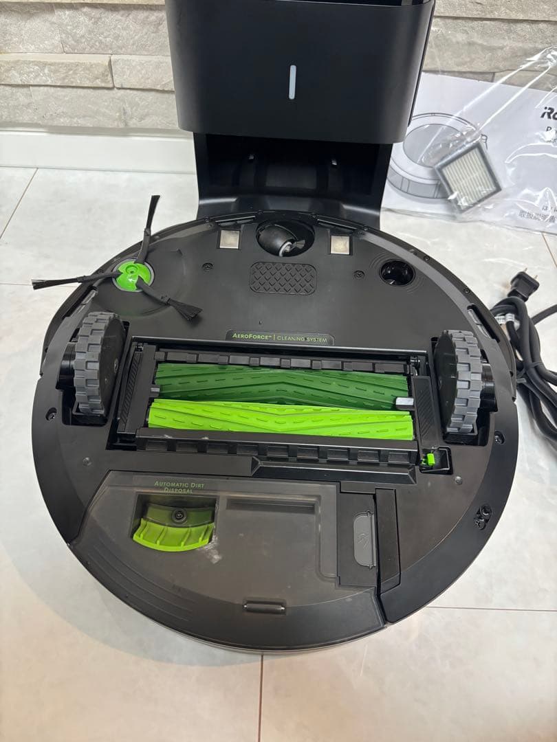 【美品】iRobot ルンバ i3+ ベース付　お掃除ロボット