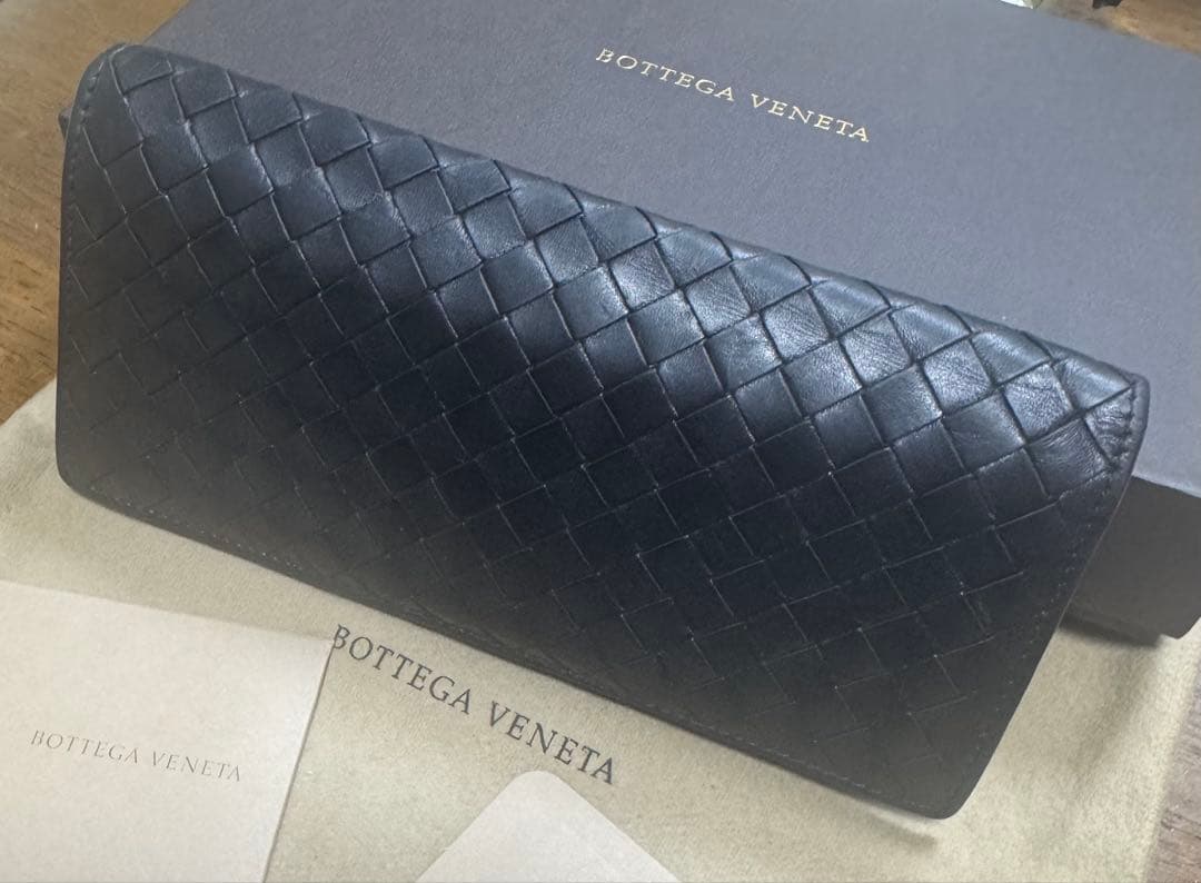 ボッテガヴェネタ イントレチャート 長財布 レザー 黒