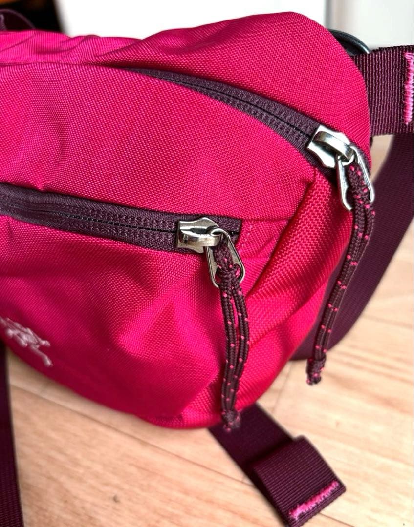 ほぼ未使用⭐︎アークテリクス マカ ショルダーバッグ ピンク ウエストポーチ