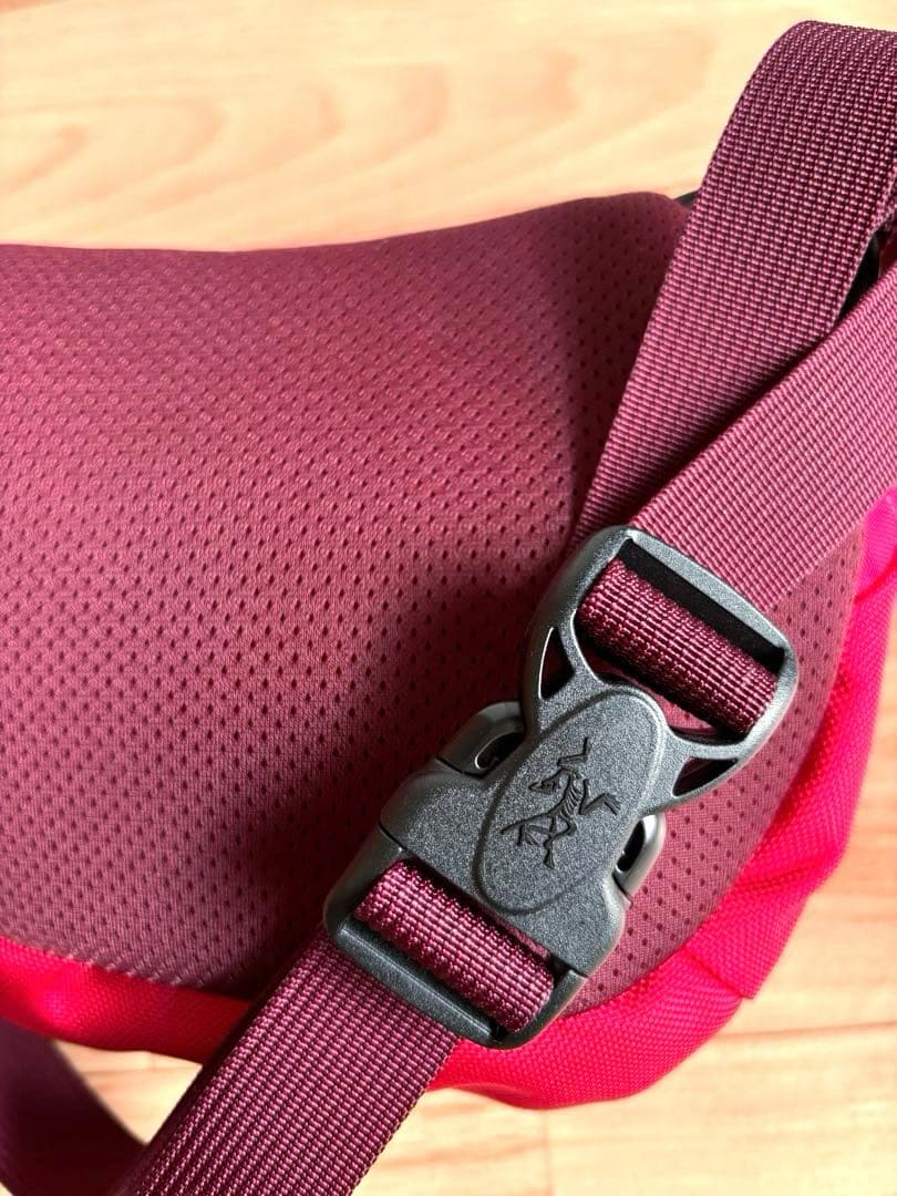 ほぼ未使用⭐︎アークテリクス マカ ショルダーバッグ ピンク ウエストポーチ