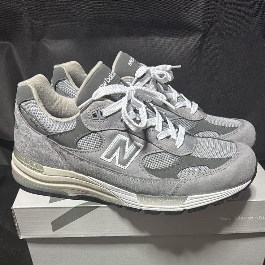 靴 New Balance 992 Gray