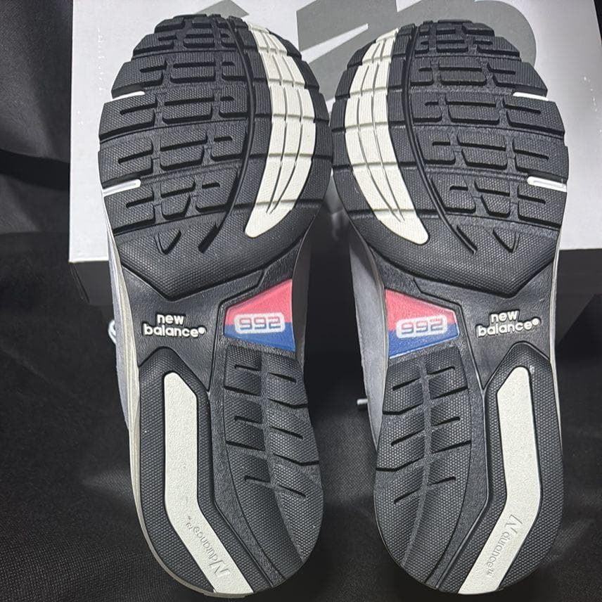 靴 New Balance 992 Gray