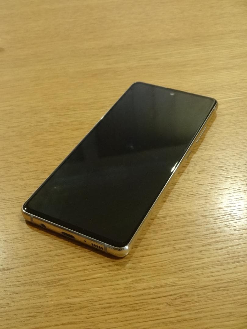 スマホ本体　Galaxy　A51　ホワイト　美品