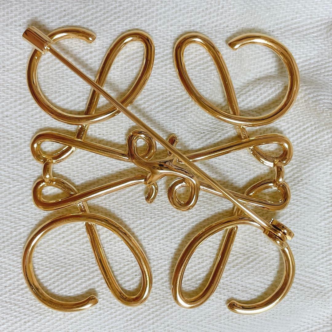 【美品】LOEWE アナグラム ブローチ ゴールド