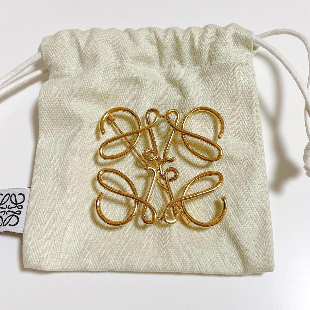 【美品】LOEWE アナグラム ブローチ ゴールド