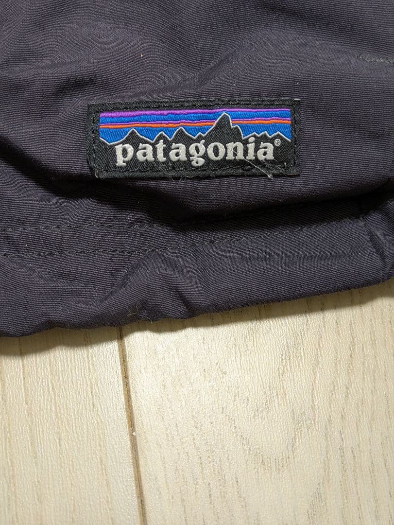 patagonia フード付きナイロンジャケット ダークグレー