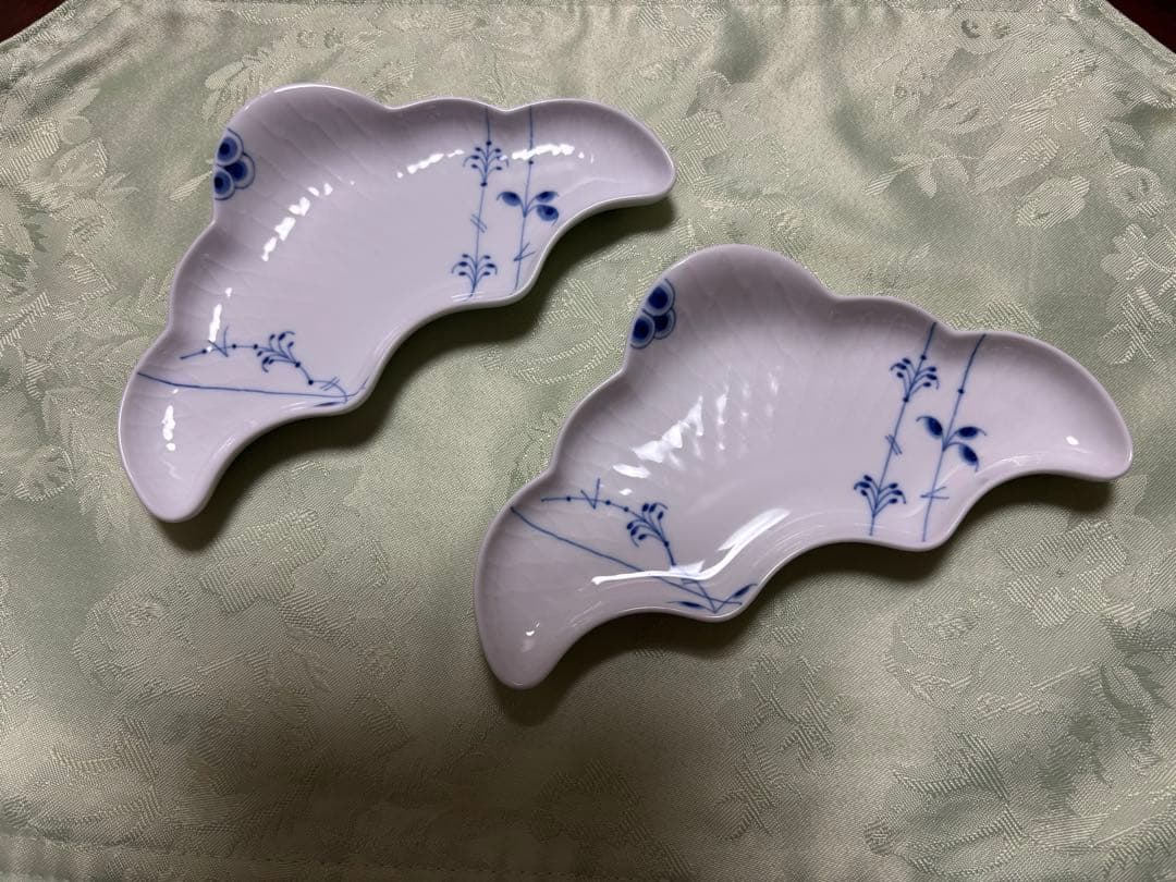 ロイヤルコペンハーゲン　　波形デザイン 青い花模様 皿 2枚セット