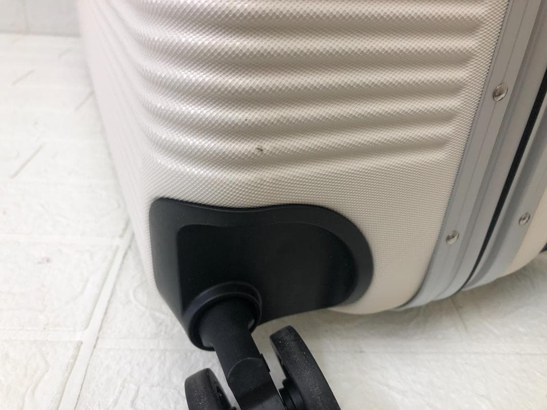 スイスミリタリー プレミアム Cタイプ 64L SM-C624 ホワイト