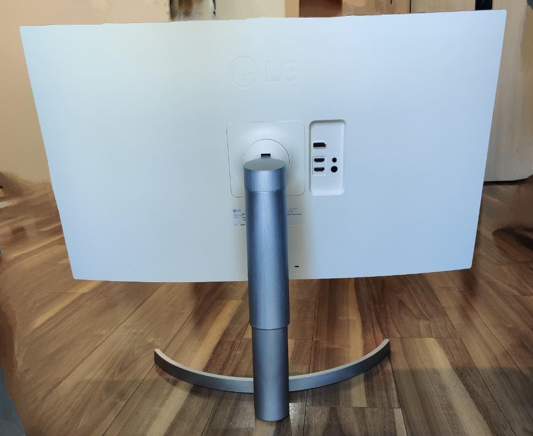 4Kモニタ 31.5インチ LG 32UN550 ホワイト