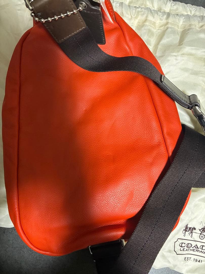 COACH コーチトンプソン ボディバッグ（オレンジ）