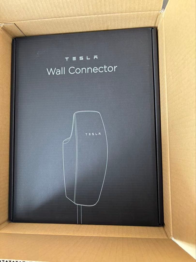 テスラウォールコネクター　Tesla wall connector