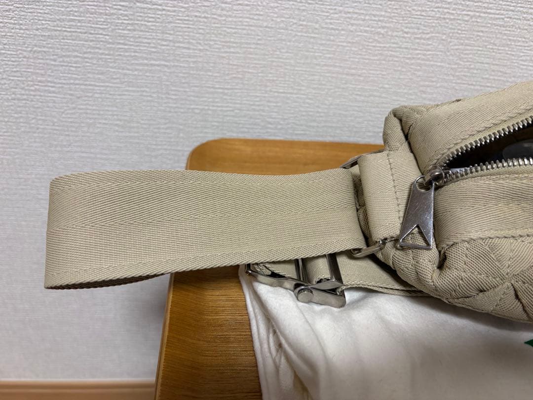 BOTTEGA VENETA ベージュ ボディバッグ　ウェビング　ボッテガ