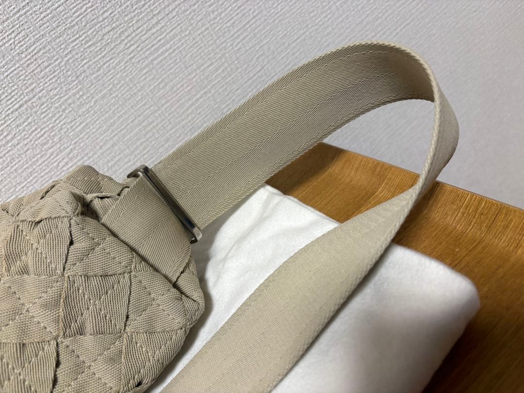 BOTTEGA VENETA ベージュ ボディバッグ　ウェビング　ボッテガ