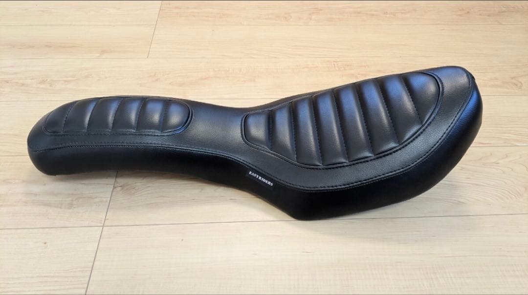 ハーレー イージーライダース コブラシート タックロール入り 廃盤 ダイナ