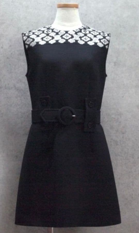 桃 月 豪華ルイビトンロゴ刺繍ワンピース クリスマスディナーにもモデル