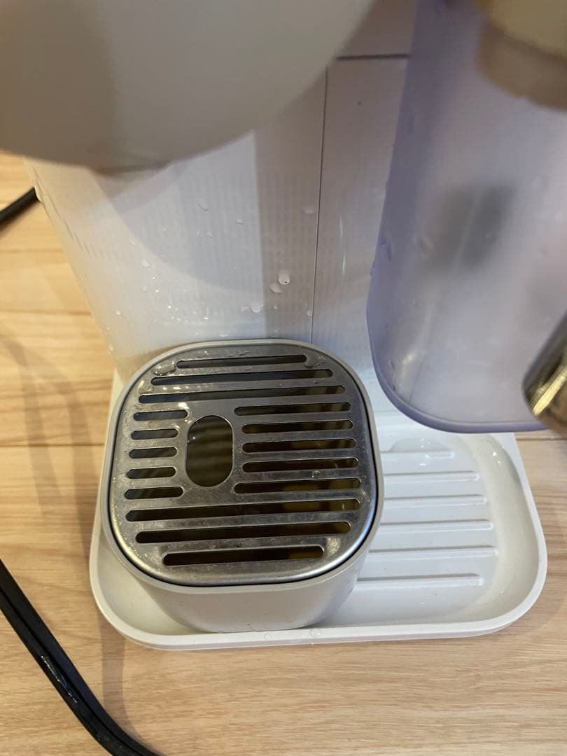 Nespresso コーヒーメーカー ホワイト　カプセル式　ラティシマワン