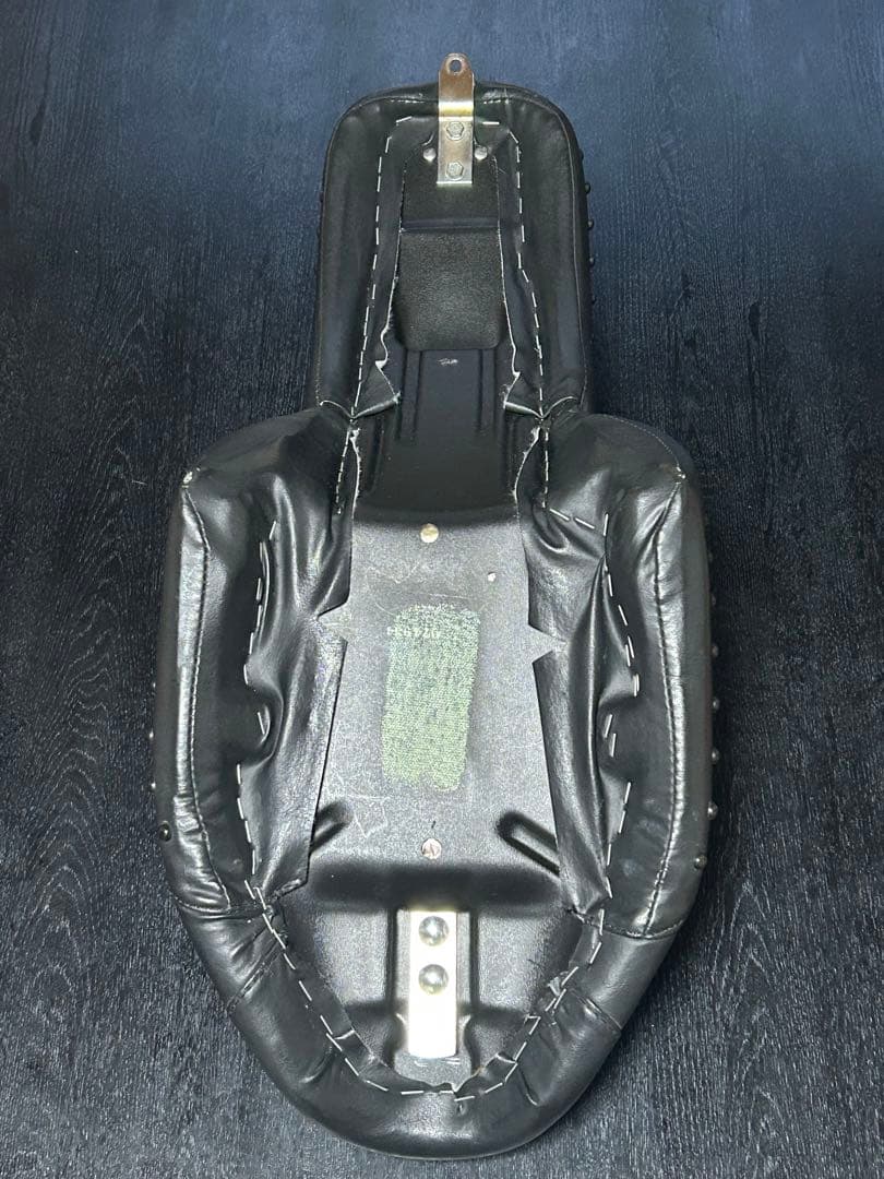 美品　ハーレーダビッドソン　95FXSTSBバッドボーイ純正ノーマルシート　希少