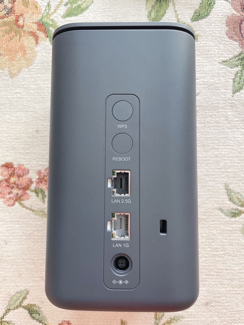 docomo  5G HR02 本体