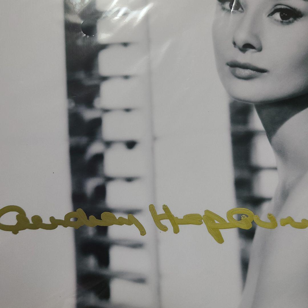 オードリーヘプバーン サイン入り写真+証明書